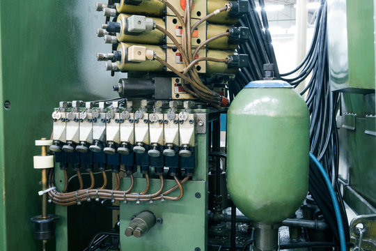 Accumulators and Hydraulic Starting Systems